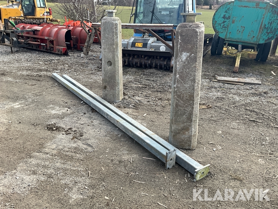 Betongfundament med stolpe 2st