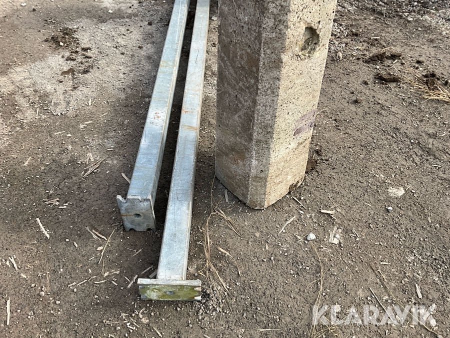 Betongfundament med stolpe 2st