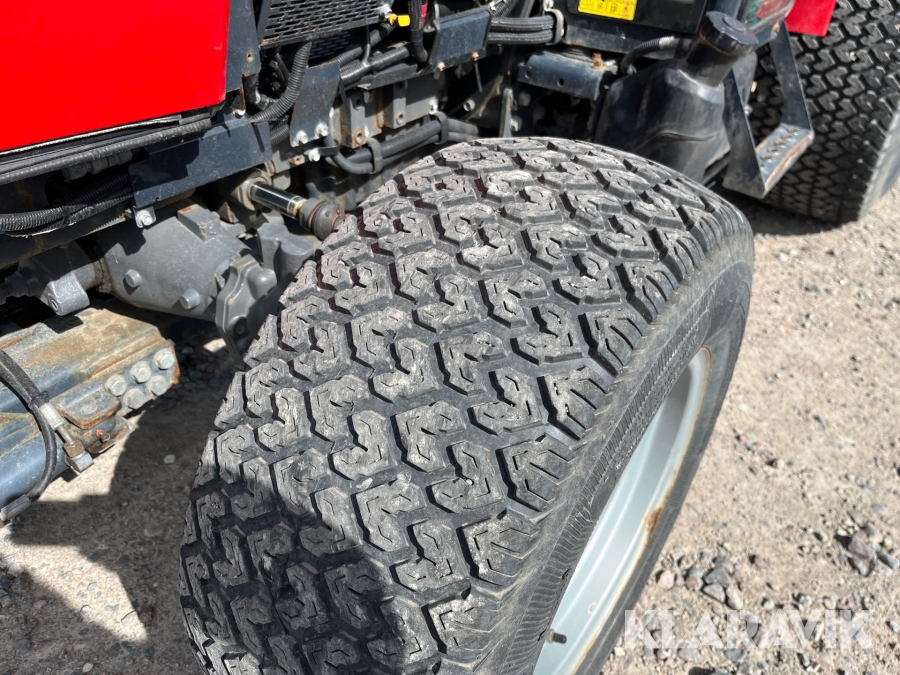 Traktor Massey Ferguson 1765 M