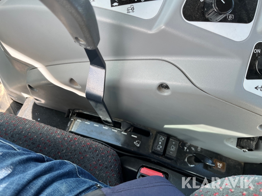 Traktor Massey Ferguson 1765 M