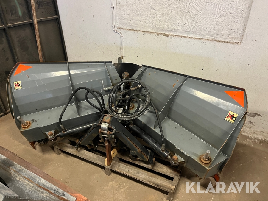 Traktor Massey Ferguson 1765 M