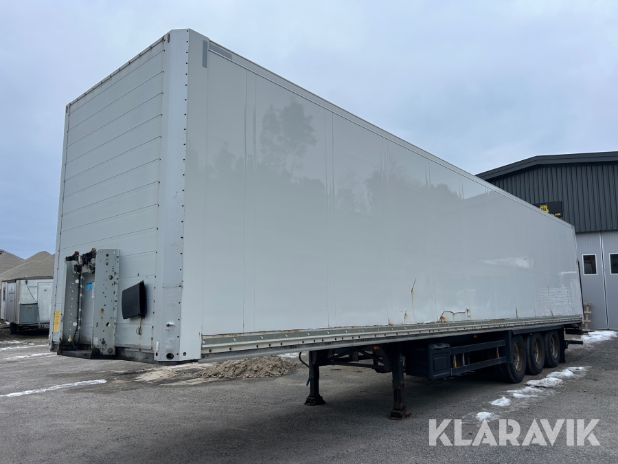 Skåptrailer Schmitz Cargobull med bakgavellyft 2000 kg