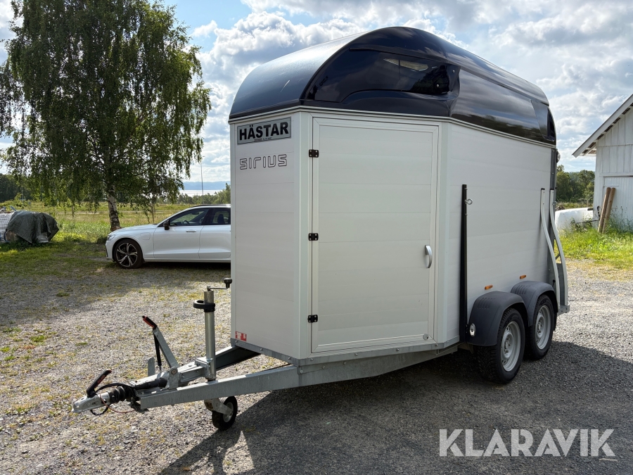 Hästtransport Sirius S-77 med kombiläm & sadelkammare