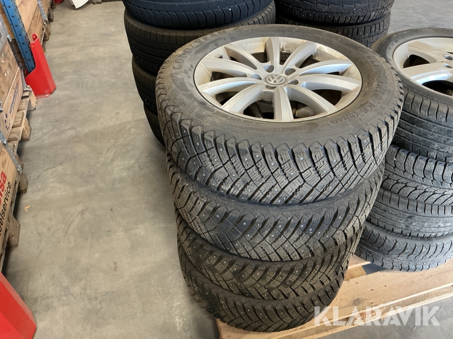 Dubbdäck Goodyear Ultragrip 215/65R17 4st
