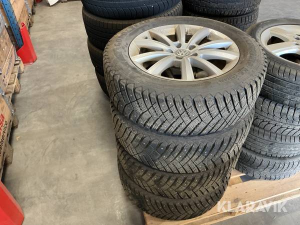 Dubbdäck Goodyear Ultragrip 215/65R17 4st