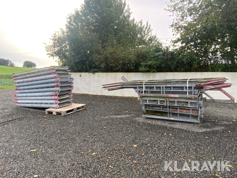 Centriskt trapptorn Haki 10 st trappor 8 st plan 13 st räcke