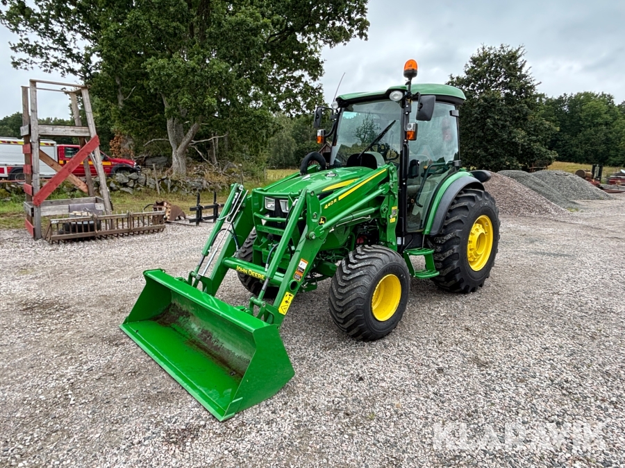 Traktor John Deere 4052R med frontlastare