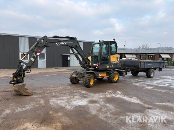 Grävmaskin Volvo EW60E med tippkärra och redskap