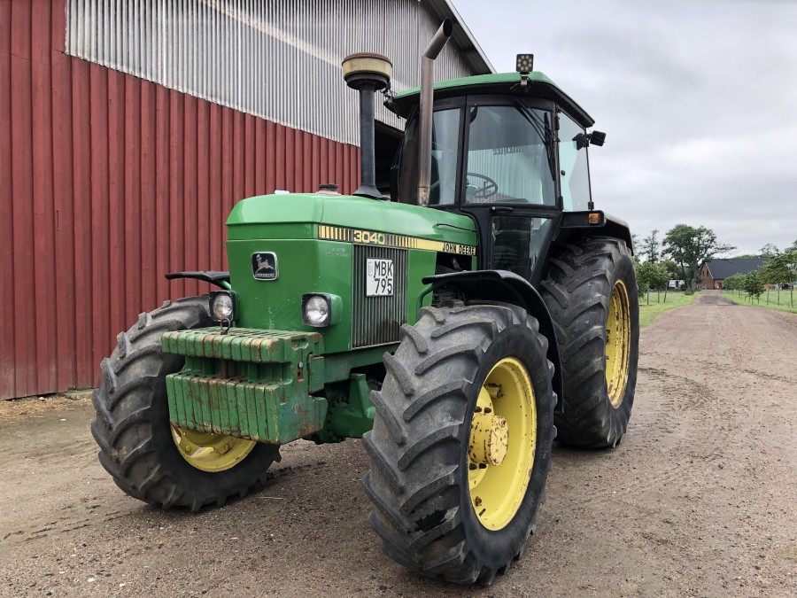 Traktor John Deere 3040 MFWD