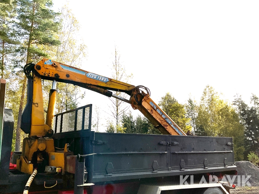 Kran Tico 1585T på lastväxlarflak 