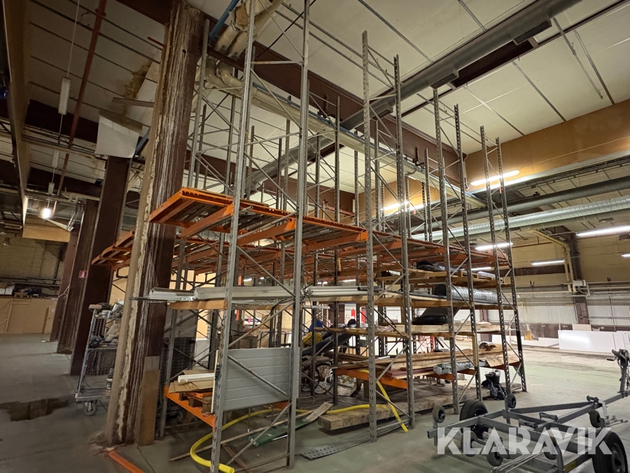 Pallatsäll/materialställ med rullbanor