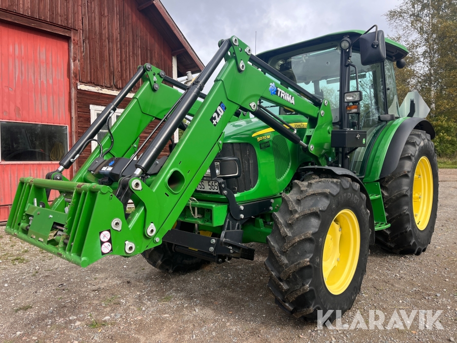 Traktor John Deere 5070M med lastare 443 h