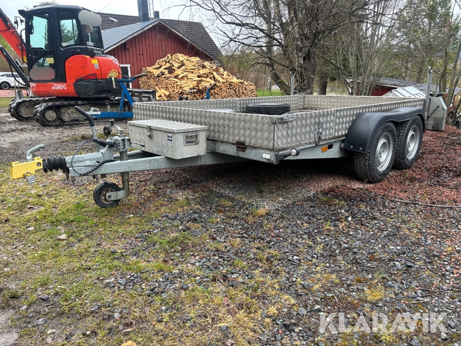 Personbilssläp Carry2 Elevate Trailers boggie