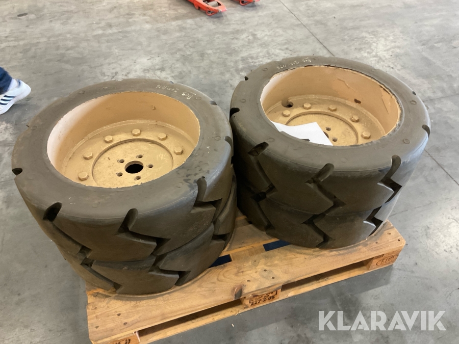 Hjul till Ditch Witch RT55 Good Year 31x1550-15 NHS 4st