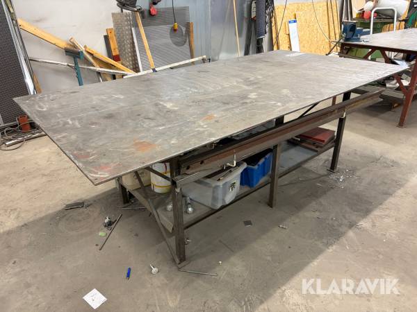 Svetsbord ca 2,6 x 1,31 x 0,88 m