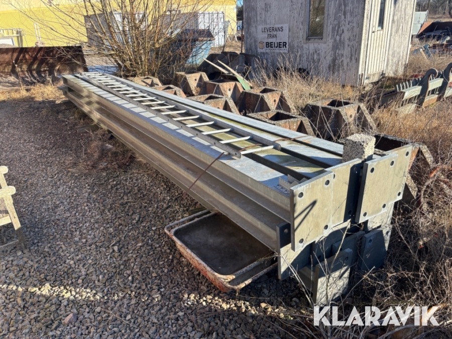 HEB-Pelare med plintar