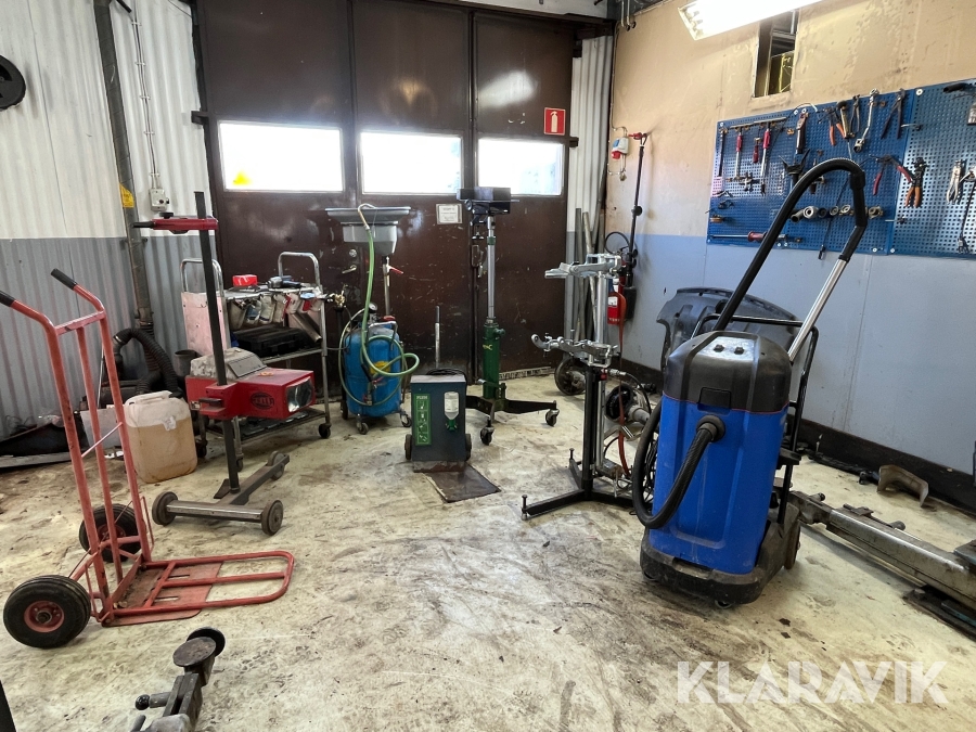 Oljetunna, fjäderbensverktyg med mera.