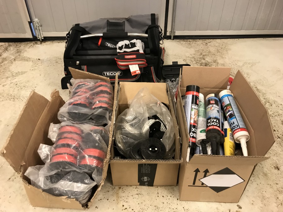 Diverse byggutrustning, Najtråd+handskar+Hantverkarväska