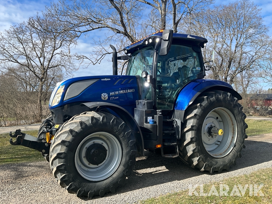 Traktor New Holland T7.225 Auto Command Blue Power
