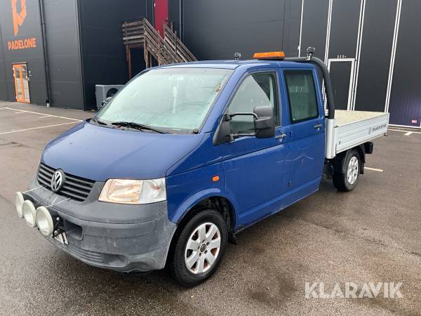 Pickup Volkswagen Transporter med kran