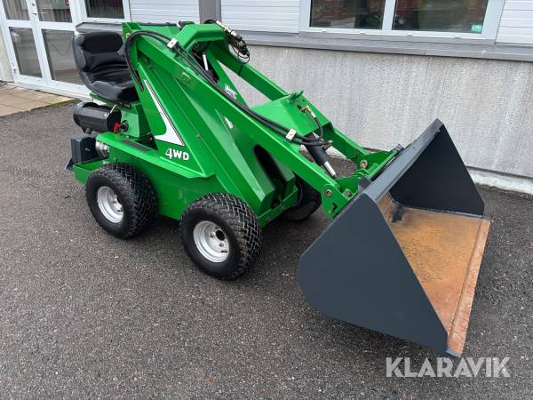 Kompaktlastare Avant Proficat med skopa