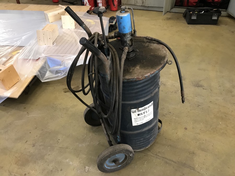 Kvartsfat med pump och slang