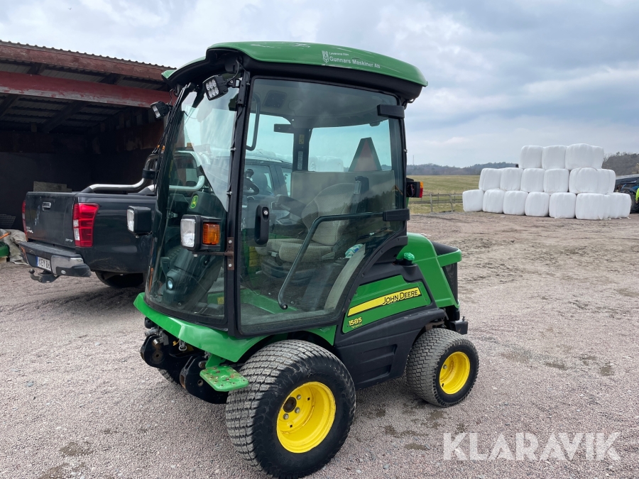 Redskapsbärare John Deere 1585 TerrainCut med 4st redskap