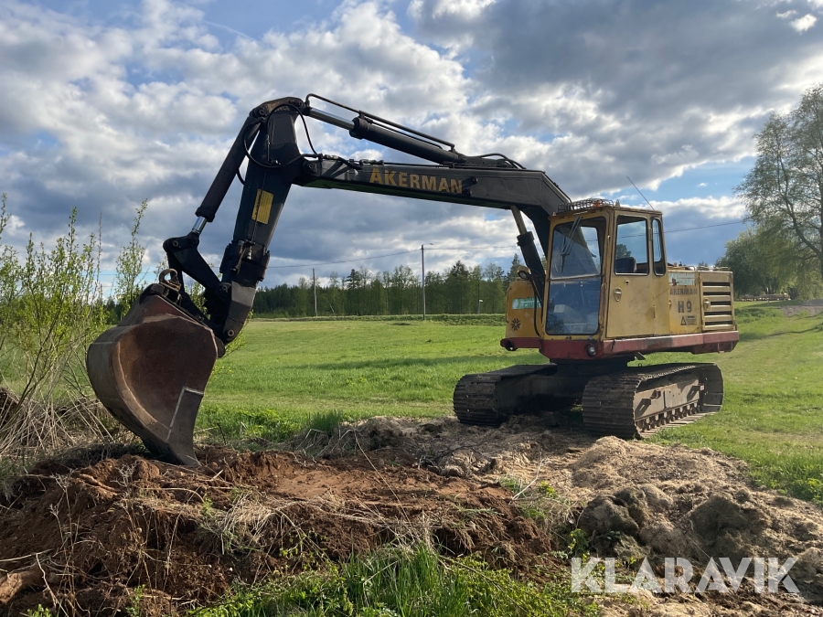 Grävmaskin Åkerman H9 med tillbehör