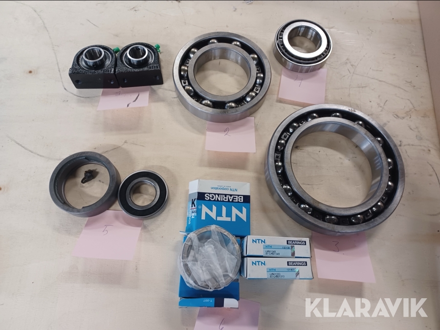 Parti med diverse reservdelar