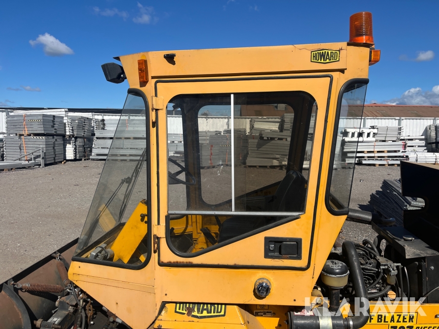 Redskapsbärare Howard Turf Blazer 727 Diesel 4x4