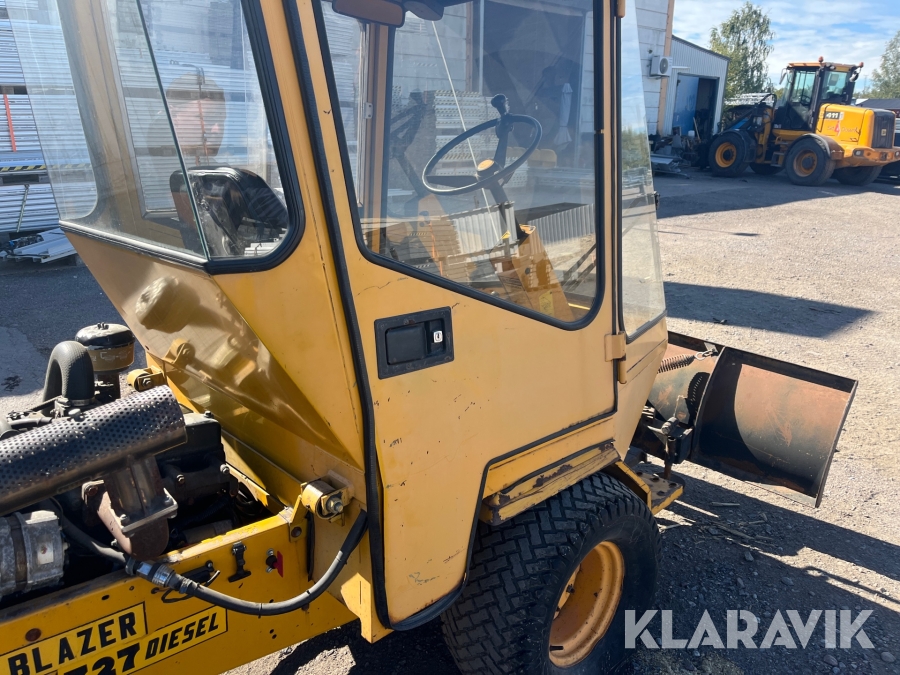 Redskapsbärare Howard Turf Blazer 727 Diesel 4x4