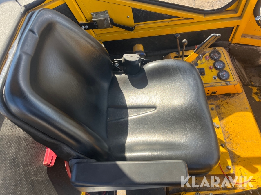 Redskapsbärare Howard Turf Blazer 727 Diesel 4x4