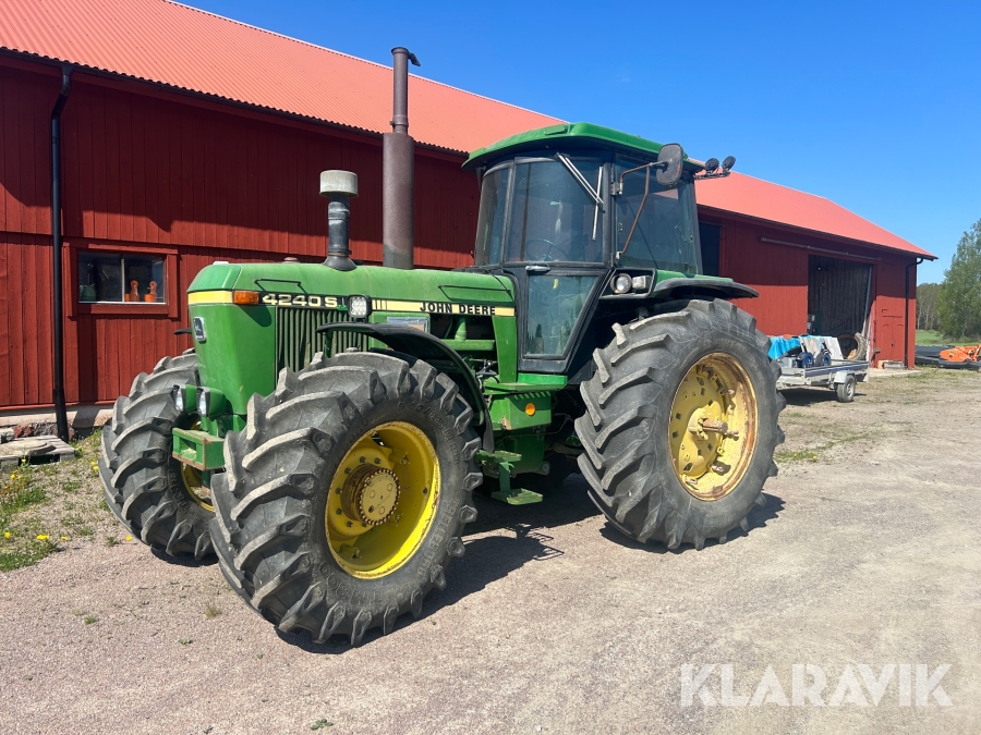 Traktor John Deere 4240S