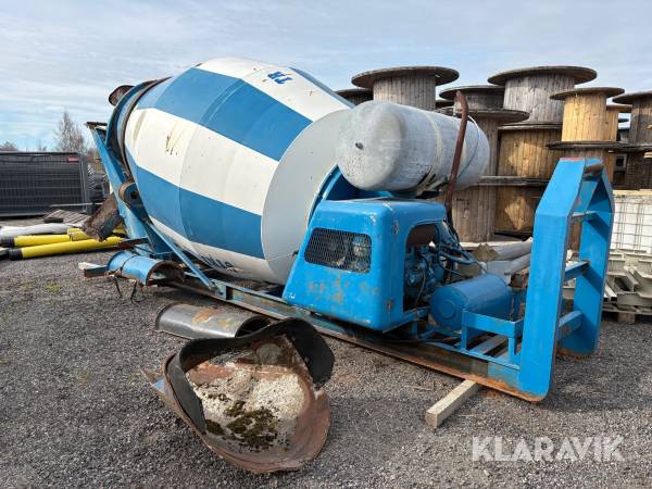 Cementblandare på lastväxlarflak