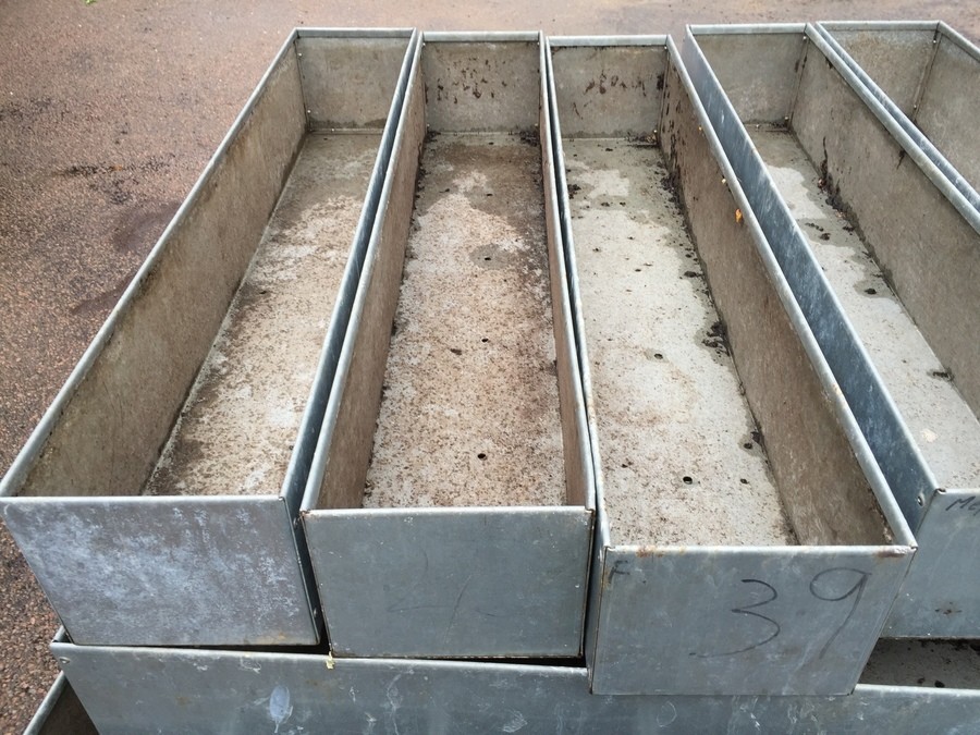10st Blomlådor i plåt