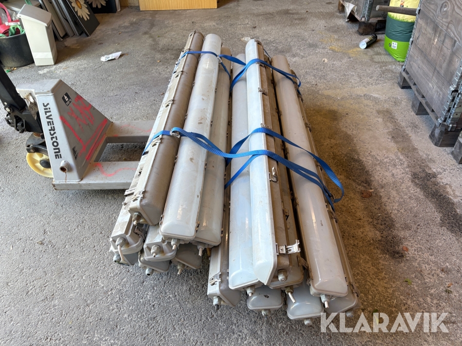 Lysrörsarmaturer 16 st LED