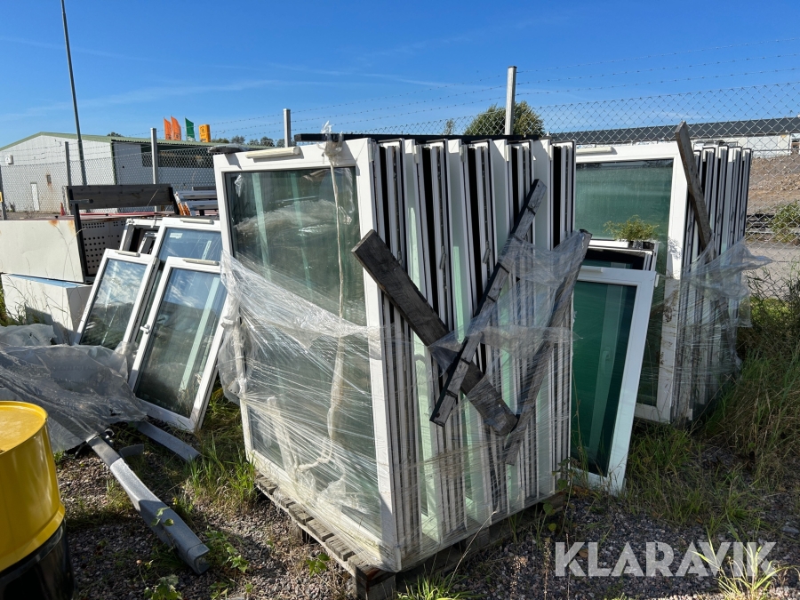 Parti med treglasfönster PVC 27 st