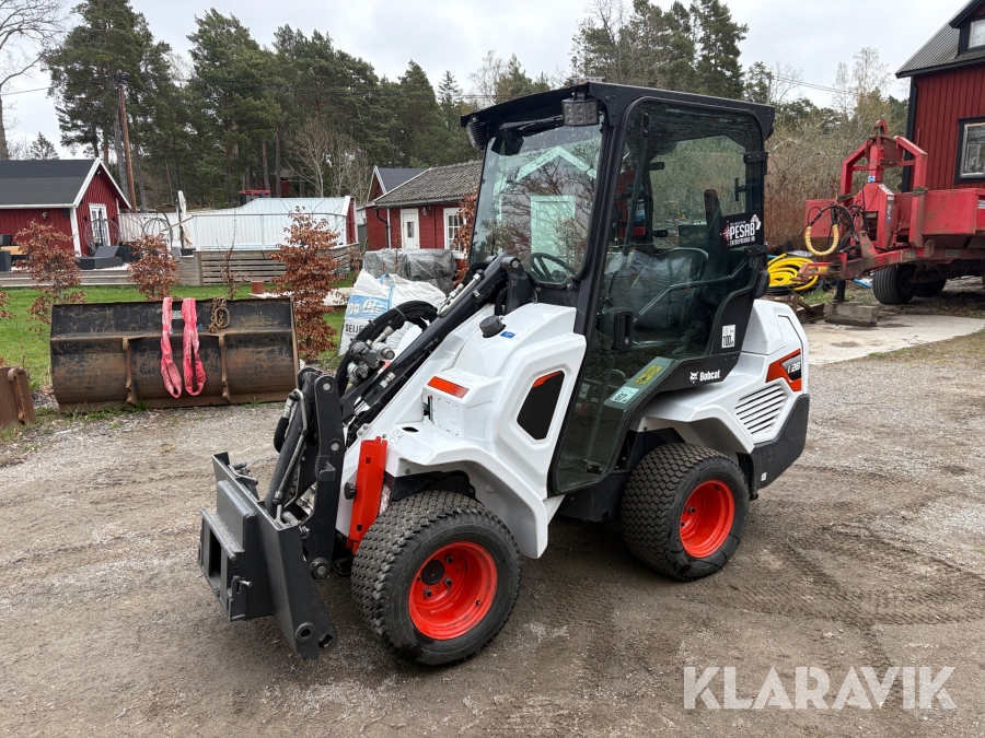 Hjullastare Bobcat L28 med flera redskap