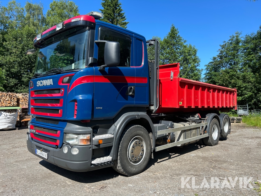 Lastväxlare Scania R470 med lättdumperflak och maskinflak