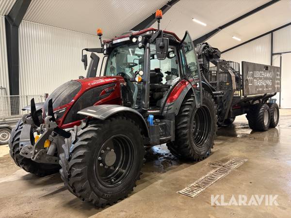 Traktor Valtra N154E Direct med Palms Skogsvagn