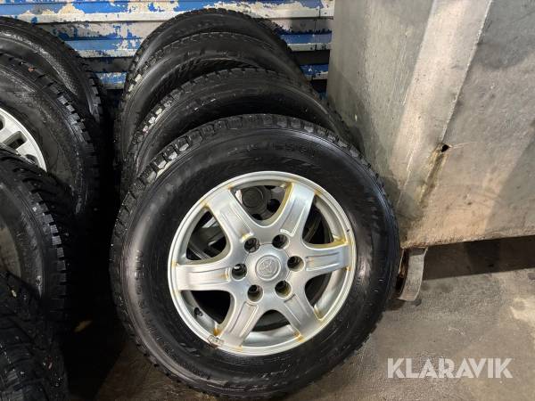 Vinterdäck Toyota Nokian 235/65R17