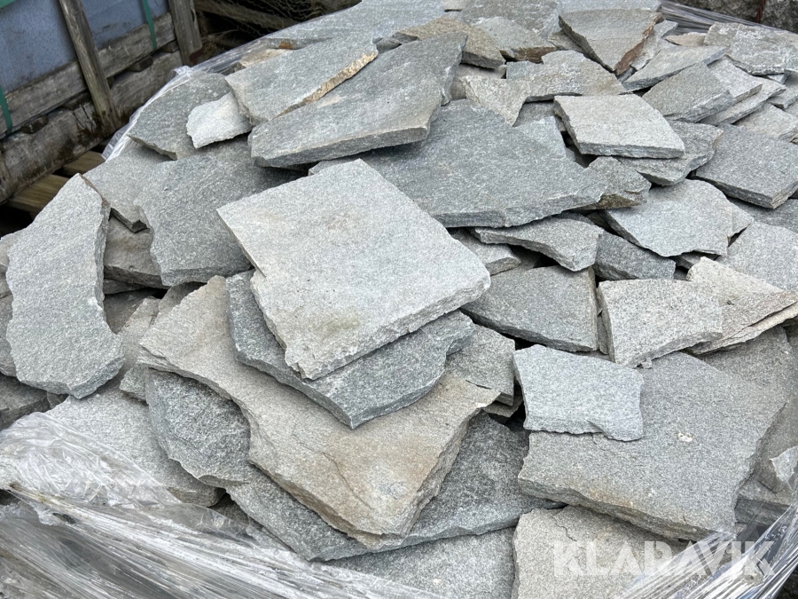 Skifferplattor i oregelbunden storlek