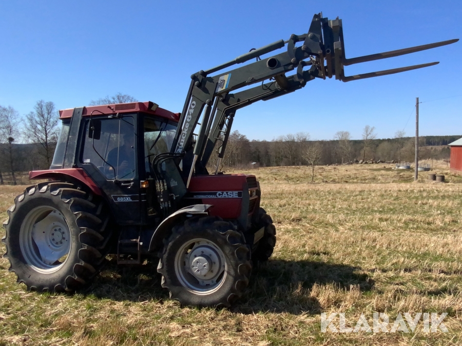 Traktor Case IH INT 685XL 4WD TA med lastare + gafflar