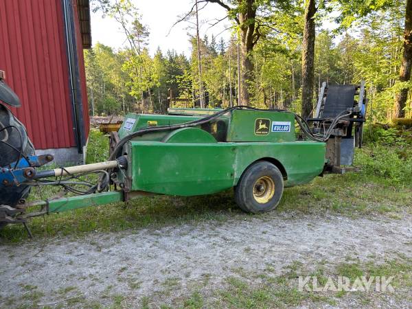 Hårdpress John Deere 330 med balkastare