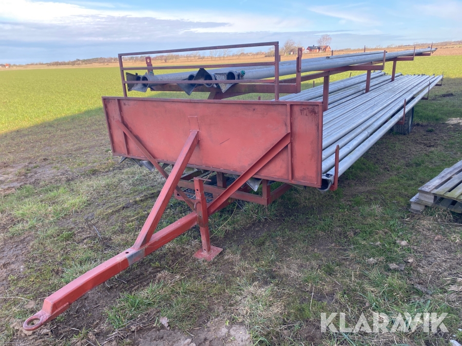 Rörvagn med bevattningsrör