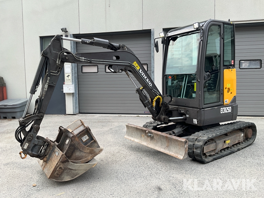 Grävmaskin Volvo ECR25D med redskap