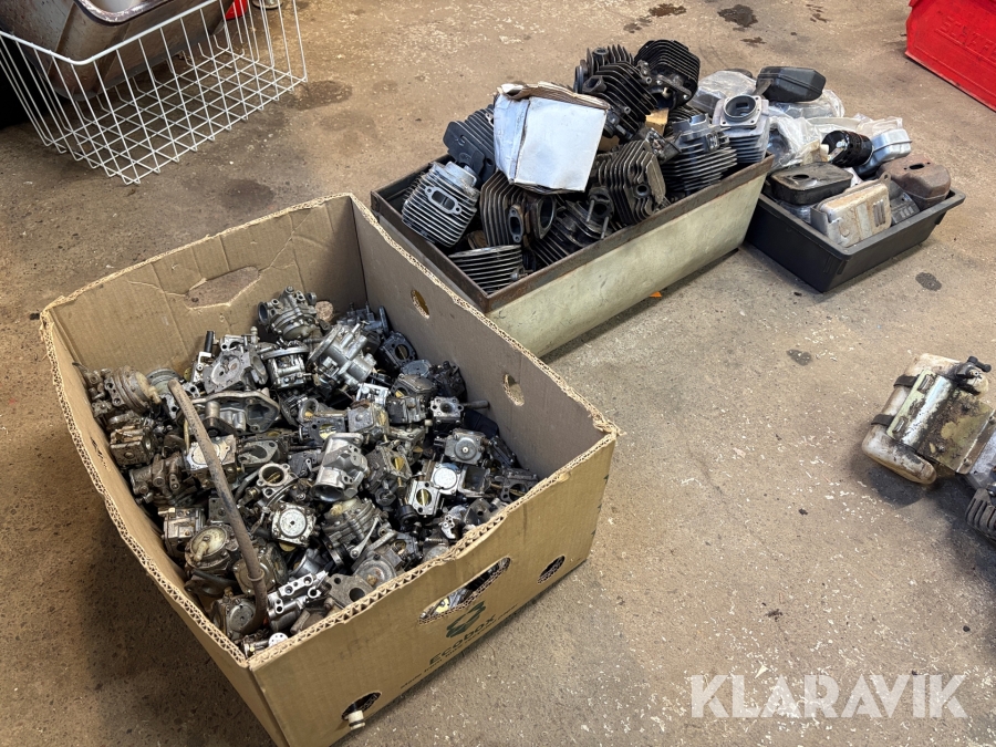 Diverse förgasare och cylindrar