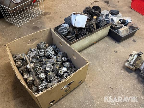 Diverse förgasare och cylindrar