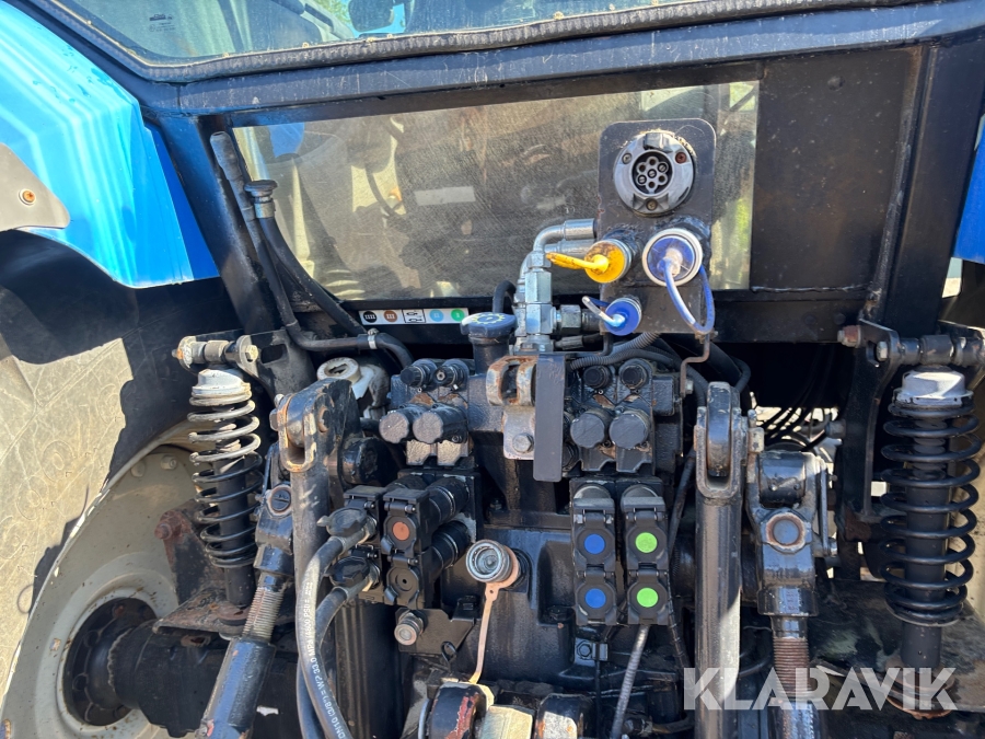 Traktor New Holland TM120