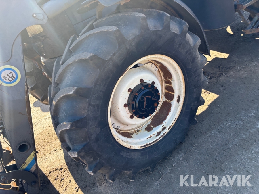 Traktor New Holland TM120